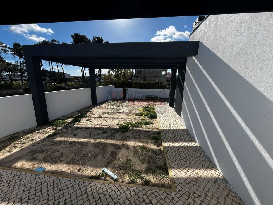 Fantástica Moradia Térrea Isolada Piscina – Lote 552m2 Fernão Ferro
