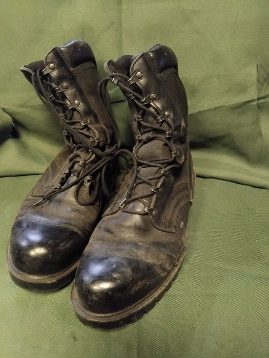 Buty rozmiar 30 trzewiki wojskowe 926 MON Demar uszkodzone zdania