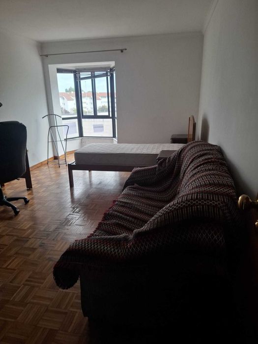 Alugo quarto a estudante em t2 próximo da universidade de aveiro