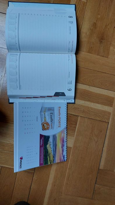 Kalendarz ksiązkowy 2026 i stojący firmowe firmowe