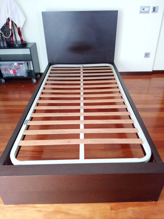 Cama solteiro com estrado 90x200m