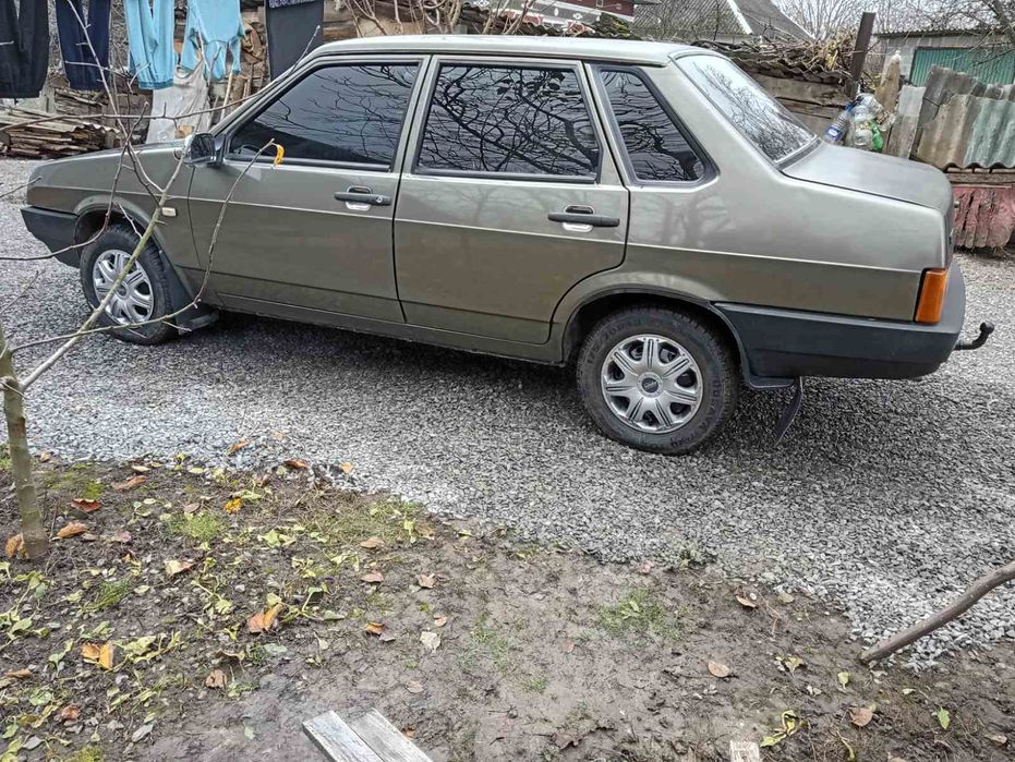 Продам ваз 21099 машина на ходу сів поїхав свіжа страховка
