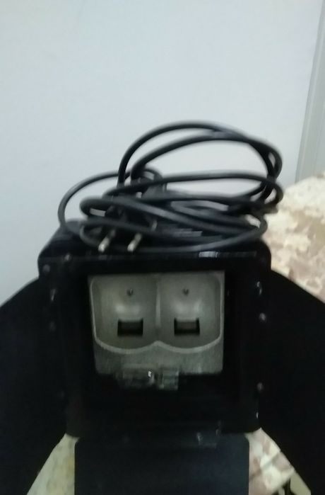 Vendo projetor para iluminação a precisar de peças