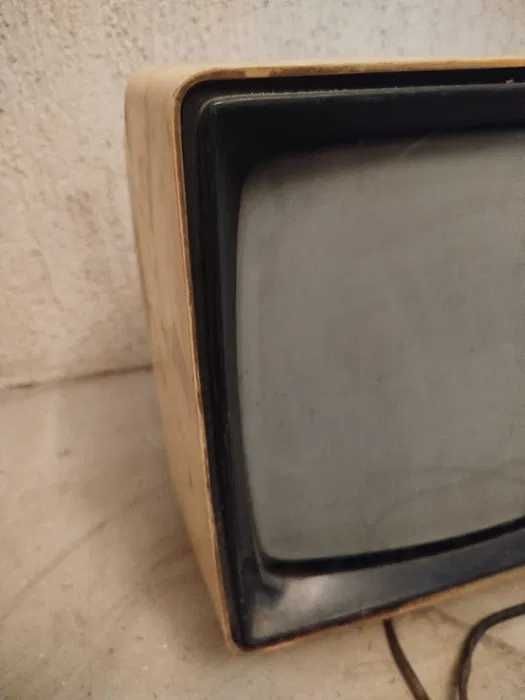 Telewizor przenośny Junost 402WS PRL stan nieznany na części
