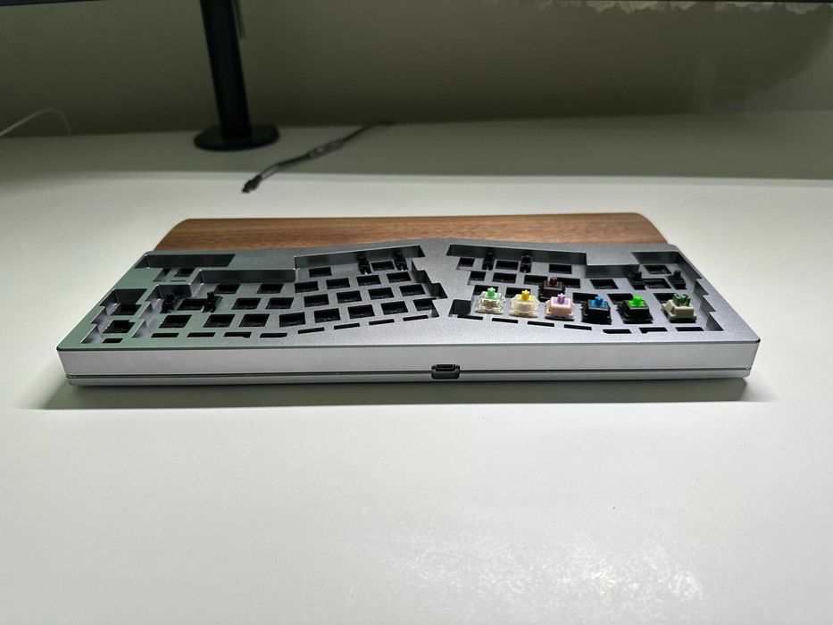 Teclado Mecânico YMDK Wings Alumínio Mill-Max HotSwap Custom Barebone