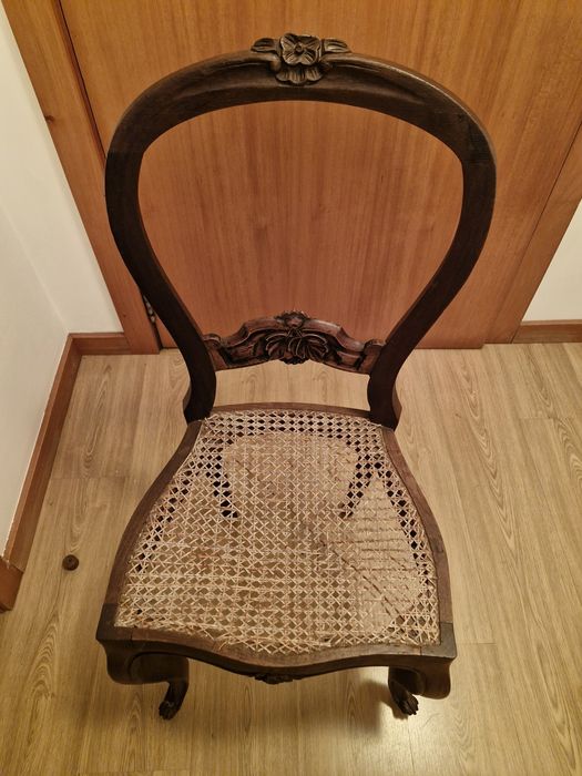 Cadeiras  em madeira maciça