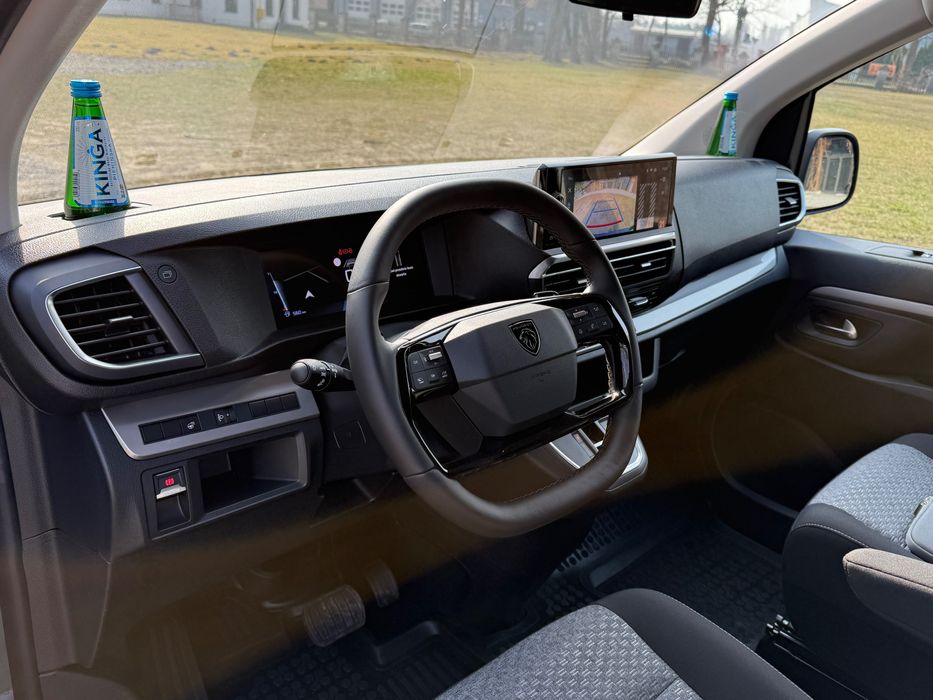 Grupa Nexus Wynajem samochów busów 8-9 miejsc Przewóz osób