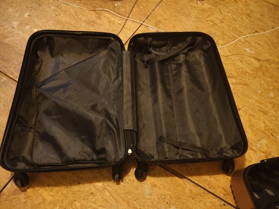 Walizka 64x45x26 65l