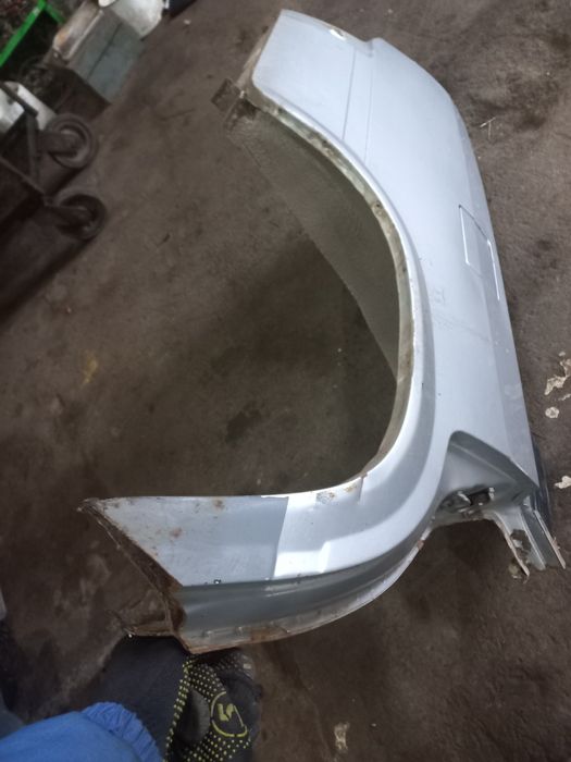 Продам крило задне праве 2107