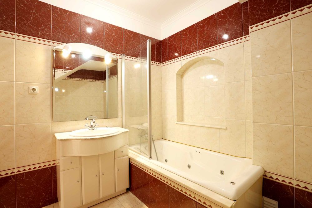 Duplex T3+1 com 201m2 construídos, 178m2 úteis e garagem Box