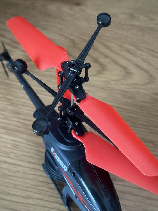Helicoptero RC c/ sensor inferior e comando