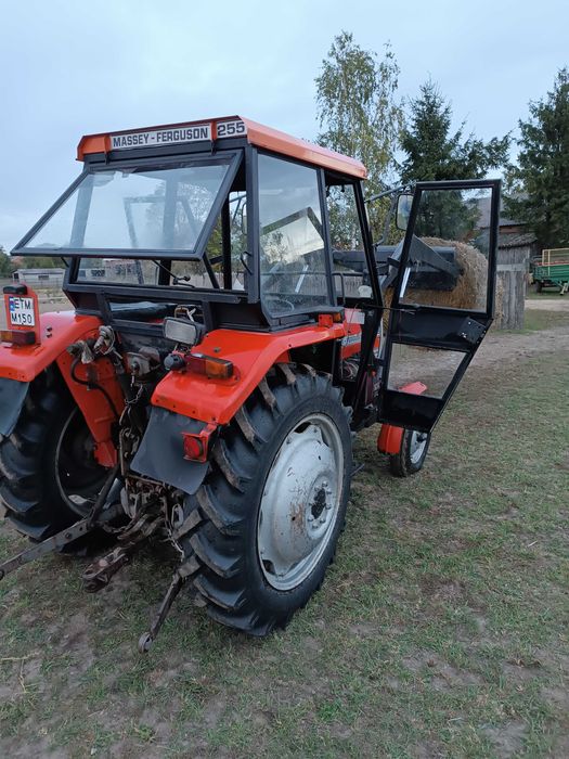Massey Ferguson 255 + Prasa Sipma 279/1