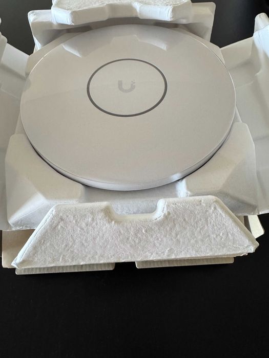 Vendo Unifi Access Point (AP) U7 Pro XG 10G (10/5/2.5/1 GbE). Como novo, com Garantia. Tem só 3 meses