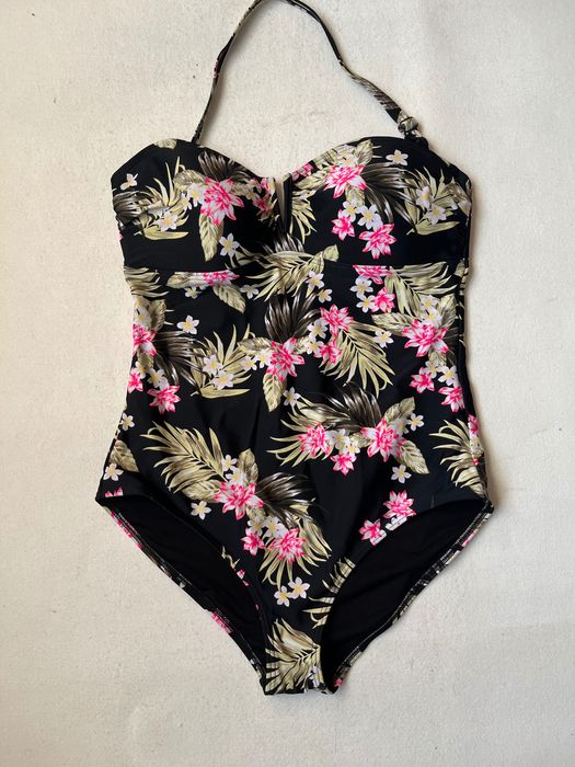 Фірмові суцільні купальники р.46-52