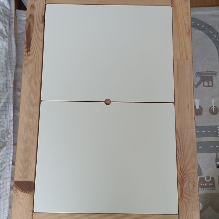Mesa Flisat + caixas Trofast