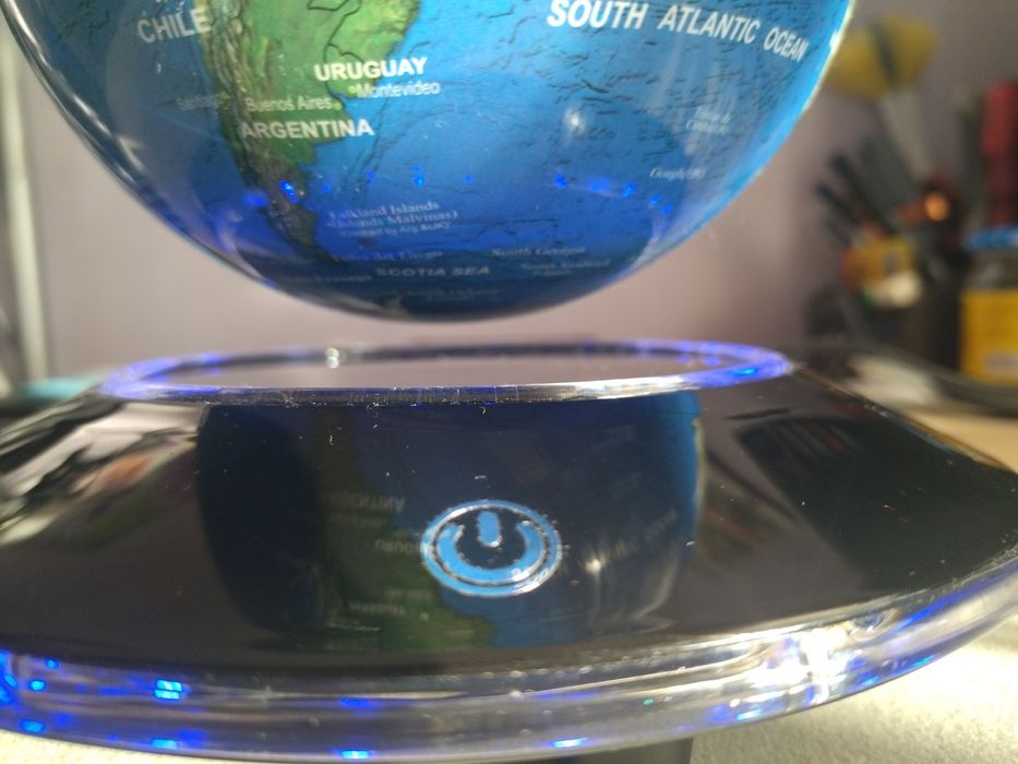 Глобус лівітуючий