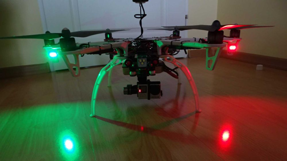 DJI F-550 Naza MV 2 gimbal Zenmuse H3-3D kamera GoPro 4