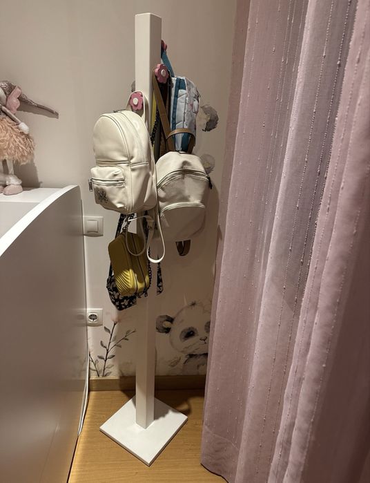 Cabide e baú ou arca - Margarida - madeira pinho