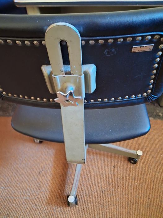 Secretária e cadeira ferro