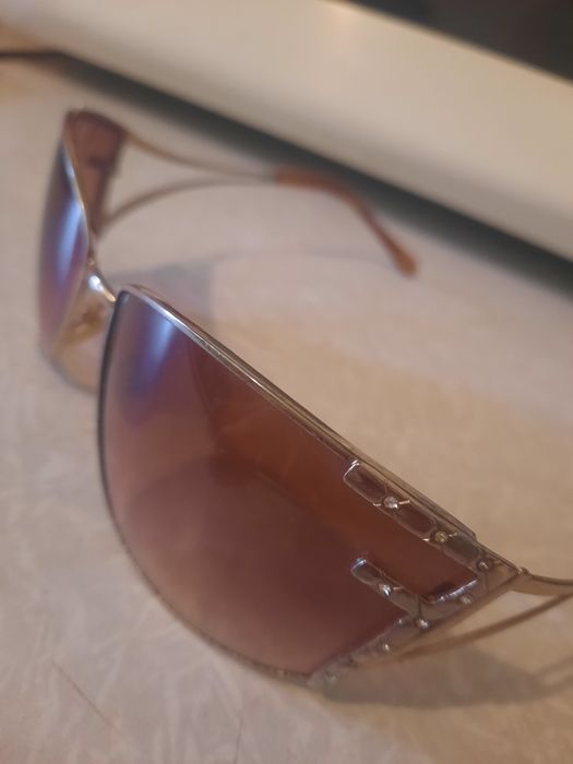 Cолнцезащитные очки Fendi и еще две пары...