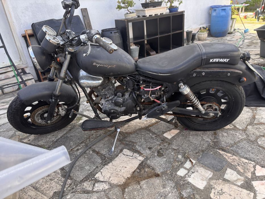 Mota Keeway superlight avariada