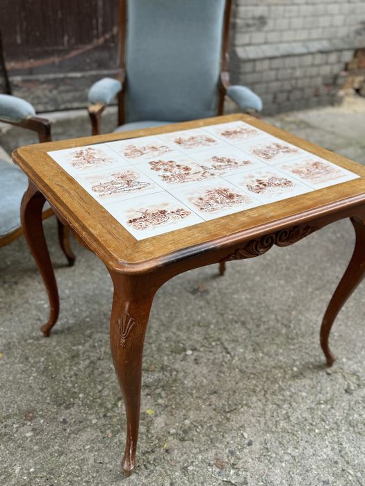 Stolik na giętych nóżkach