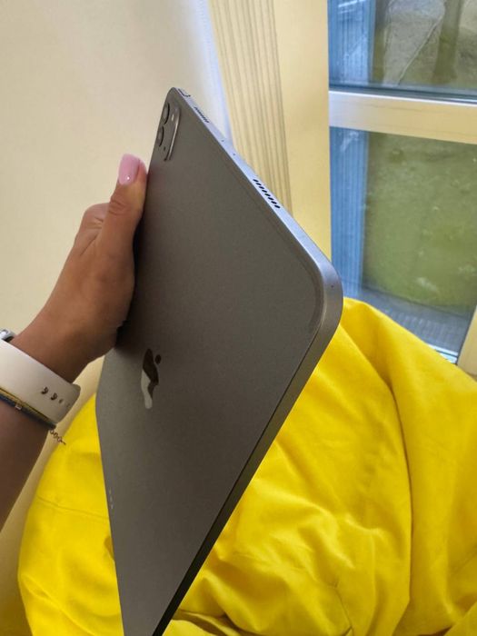 iPad Pro 11 (4-gen) 256gb, m2, идеал, комплект