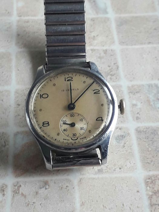 Продам дуже старий1938 - 43року швейцарській годинник