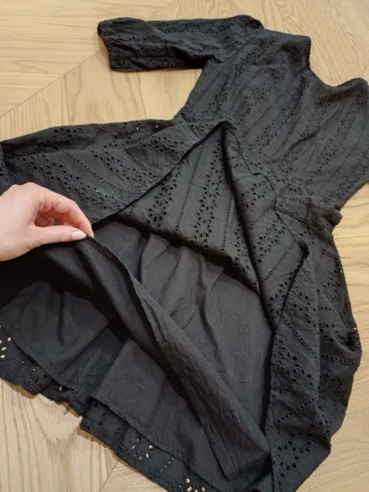 Sukienka czarna ażurowa XS