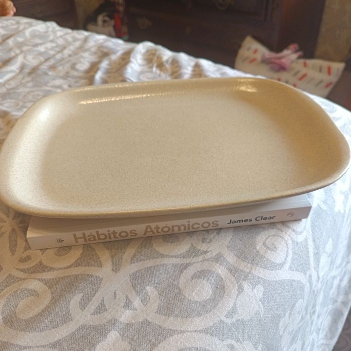 Pratos e louça. Variedade:mostarda