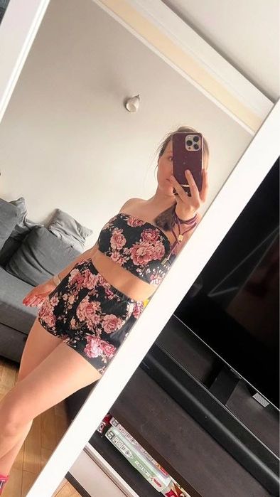 Komplet shein M Crop top wiązany  Spodenki  Cena za komplet