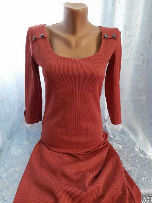 Плаття червоного кольору