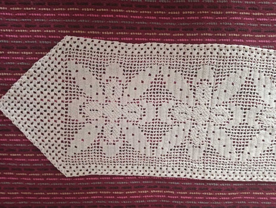 Naperon de Renda Crochet pérola motivo 3 flores 72x25cm