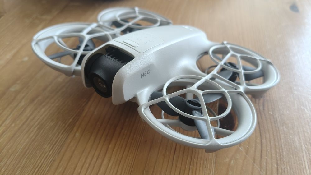 Drone DJI Neo pack FlyMore + comando + mala + case