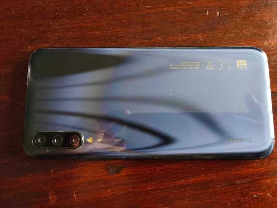 Xiaomi Mi A3 - 128GB - bom estado
