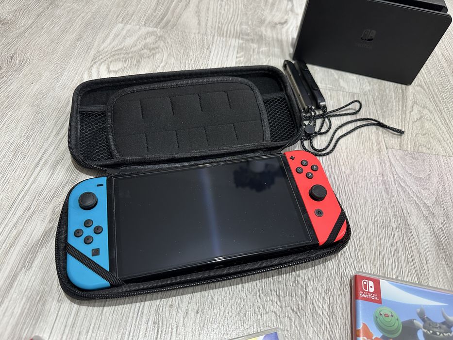 Nintendo Switch OLED + gry + Ring Fit Adventure + etui