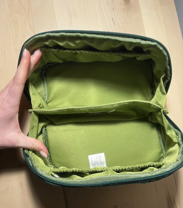 Piekna nowa kosmetyczka