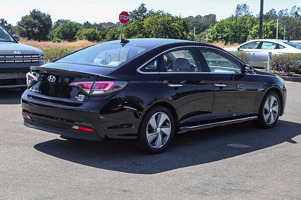Hyundai Sonata Plug-in Hybrid Limited      2016