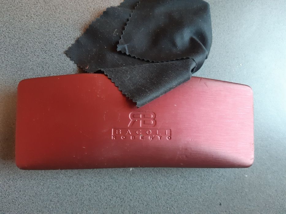 Etui do okularów.  Roberto Bacoli