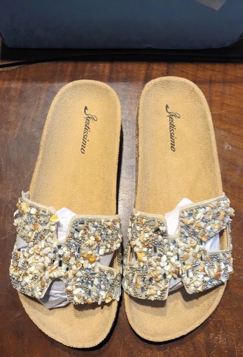 Chinelos com pedraria