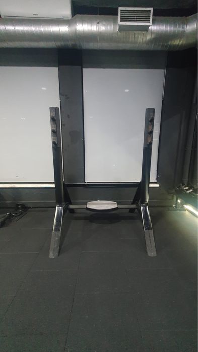 Discos / maquina dorsal / maquina agachamentos / bikes