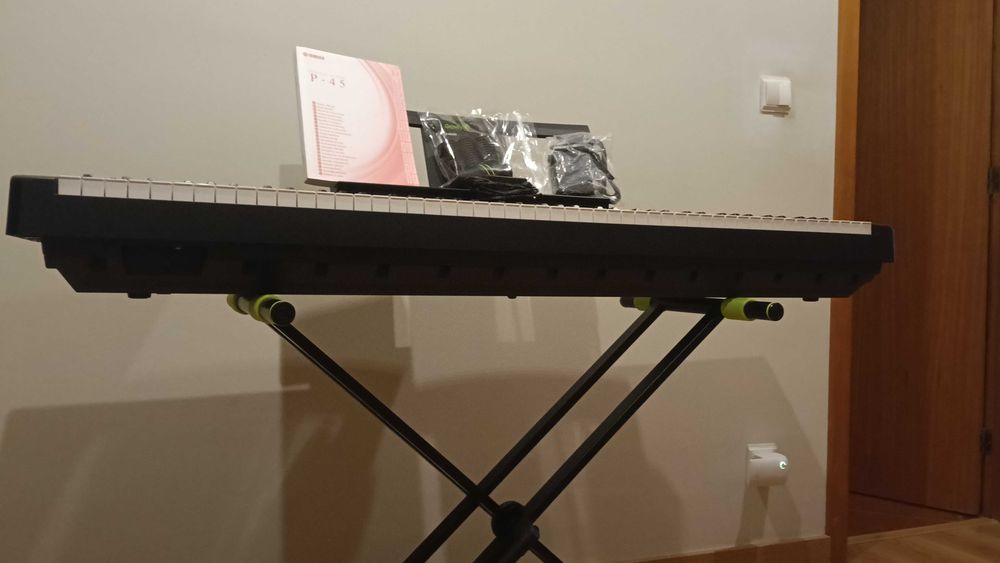 Piano Digital Yamaha P45 (Como Novo)