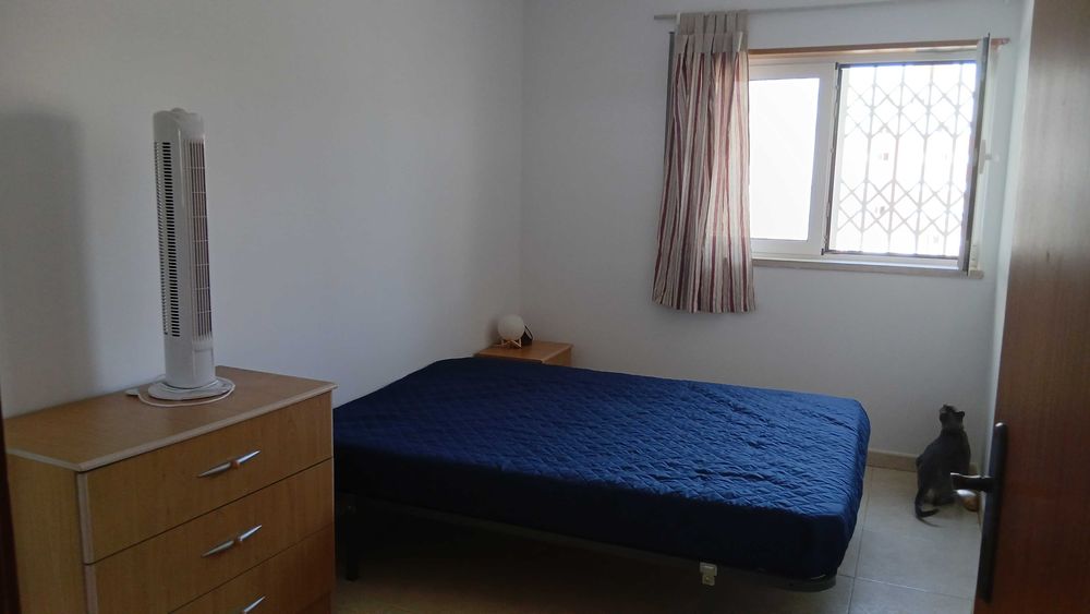 Quarto para arrendar em Monte de Caparica