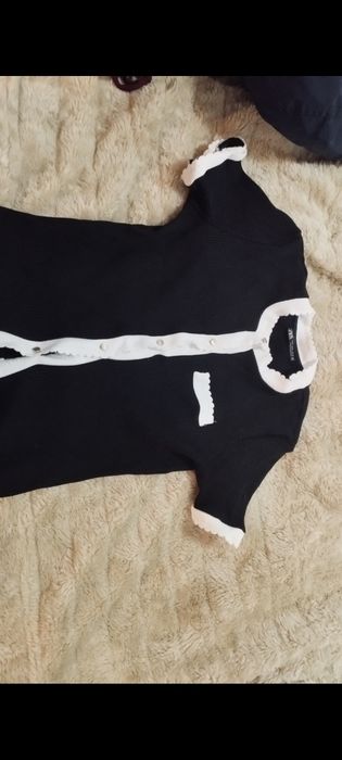 Camisola Zara preta branca e botões dourados