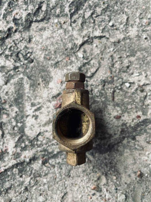 крани для води, вентилі , крани газові