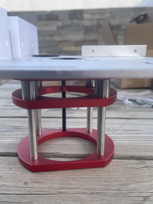 Mesa de trabalho, tupia e elevador