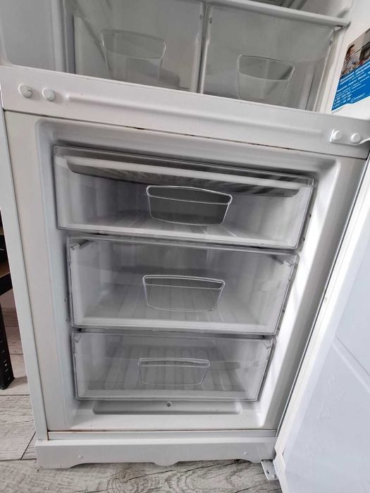 Двокамерний холодильник Indesit BIAA18H: 7 050 грн. - Холодильники