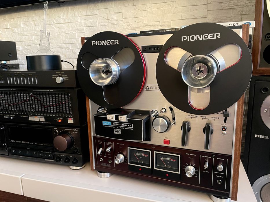 Szpule magnetofonowe  PIONEER czerwono-czarne  18cm.