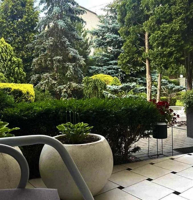 Продам 3-х поверховий  стильний будинок