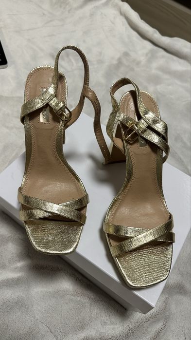 Босоніжки туфлі в золоті  нові